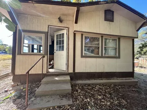 131 Lakeview Dr, Nocona, TX 76255