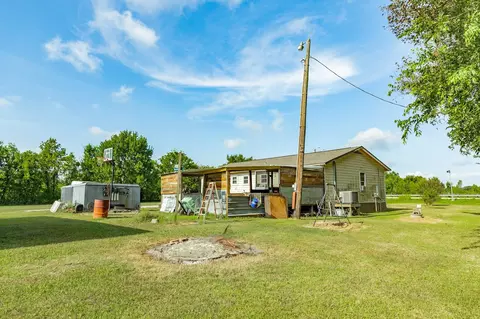 Exterior - 302 Britt Bailey Blvd, Angleton, TX 77515 photo 8 of 8