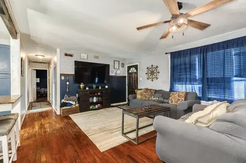 Living - 302 Britt Bailey Blvd, Angleton, TX 77515 photo 2 of 2