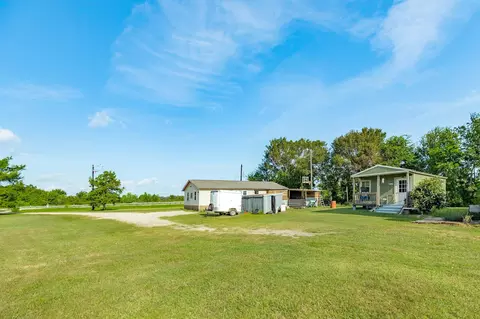 Exterior - 302 Britt Bailey Blvd, Angleton, TX 77515 photo 3 of 8