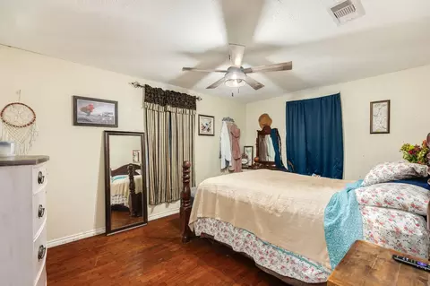 Bedroom - 302 Britt Bailey Blvd, Angleton, TX 77515 photo 2 of 4