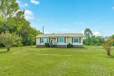 Exterior - 302 Britt Bailey Blvd, Angleton, TX 77515 photo 1 of 8