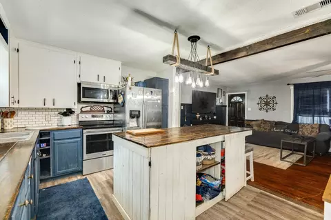 Kitchen - 302 Britt Bailey Blvd, Angleton, TX 77515 photo 2 of 4
