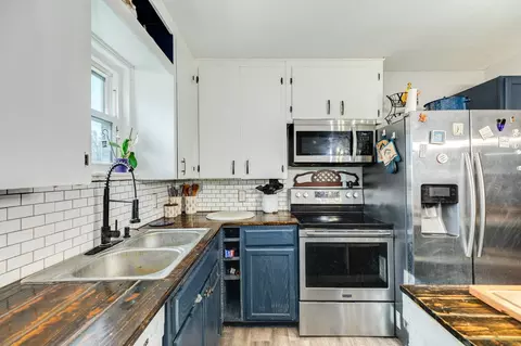 Kitchen - 302 Britt Bailey Blvd, Angleton, TX 77515 photo 4 of 4
