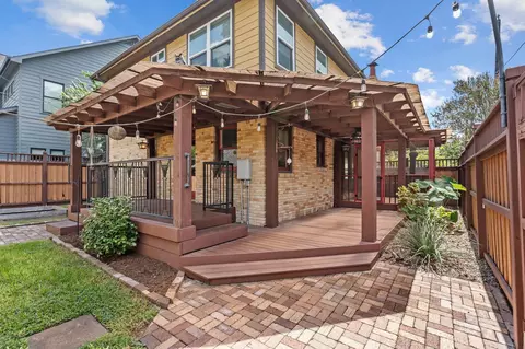 Exterior - 701 E 17th St, Houston, TX 77008 photo 3 of 7