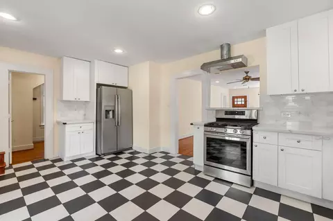Kitchen - 701 E 17th St, Houston, TX 77008 photo 2 of 2