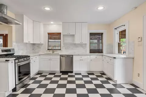 Kitchen - 701 E 17th St, Houston, TX 77008 photo 1 of 2