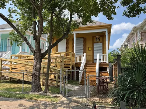 3722 Ursuline St, Galveston, TX 77550