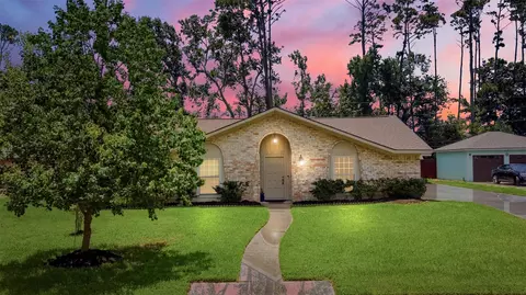 2818 Frostwood Cir, Dickinson, TX 77539