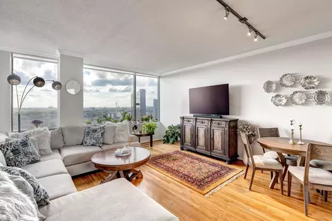 15 Greenway Plz #17B, Houston, TX 77046