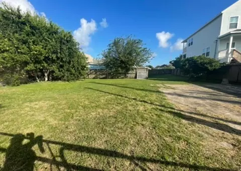 5214 Avenue L, Galveston, TX 77551