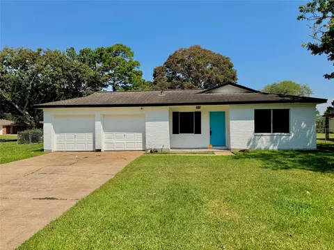 716 Circle Way, Alvin, TX 77511