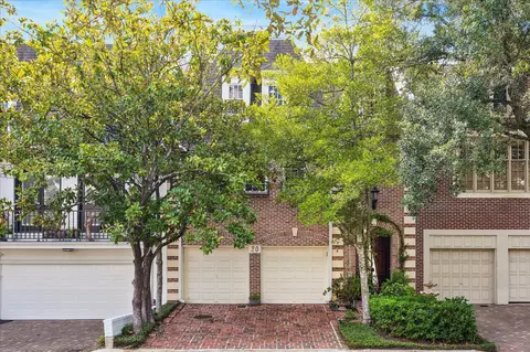 20 Pine Briar Cir, Houston, TX 77056