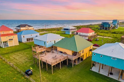 970 Bolivar Dunes Blvd, Gilchrist, TX 77617