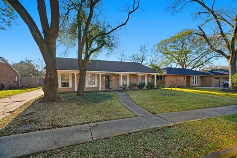1927 Westlake Rd, Houston, TX 77062