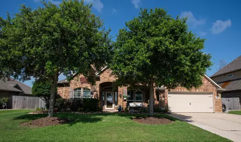 Exterior - 1283 Laurel Ln, Angleton, TX 77515 photo 1 of 9