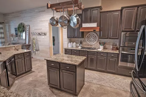Kitchen - 1283 Laurel Ln, Angleton, TX 77515 photo 3 of 5