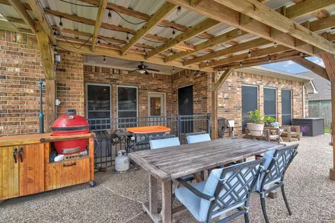 Exterior - 1283 Laurel Ln, Angleton, TX 77515 photo 9 of 9