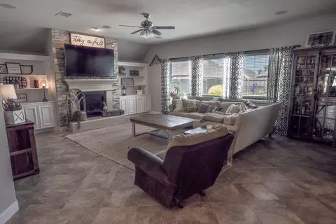 Living - 1283 Laurel Ln, Angleton, TX 77515 photo 1 of 1