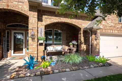 Exterior - 1283 Laurel Ln, Angleton, TX 77515 photo 2 of 9