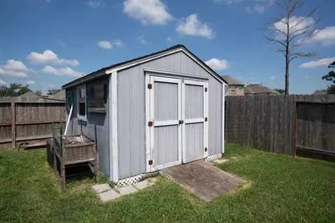 Exterior - 1283 Laurel Ln, Angleton, TX 77515 photo 7 of 9
