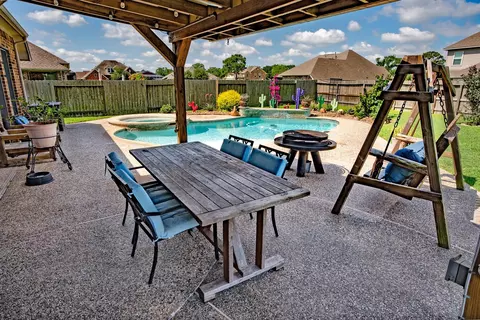 Exterior - 1283 Laurel Ln, Angleton, TX 77515 photo 4 of 9