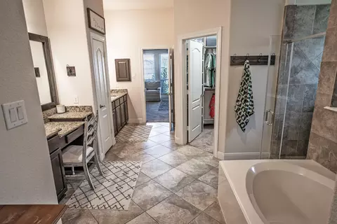Entry Way - 1283 Laurel Ln, Angleton, TX 77515 photo 5 of 6