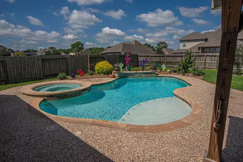 Exterior - 1283 Laurel Ln, Angleton, TX 77515 photo 5 of 9