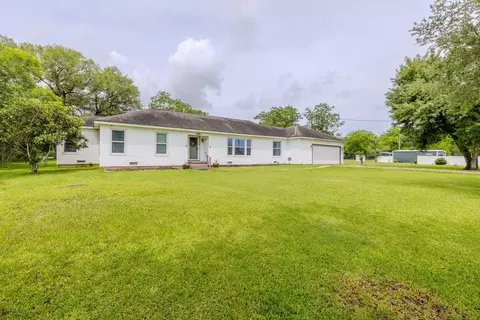 1520 North Dr, Bay City, TX 77414