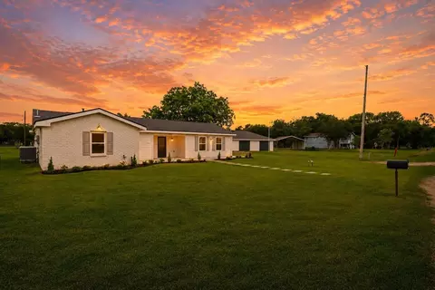 1510 Avenue K, Danbury, TX 77534