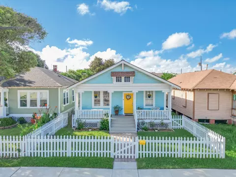 3920 Avenue S, Galveston, TX 77550