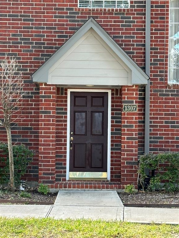 1307 El Camino Vlg Dr  