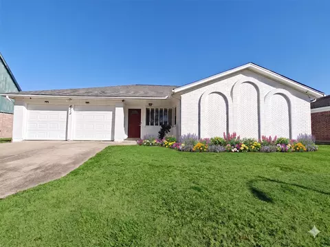 8818 Roos Rd, Houston, TX 77036