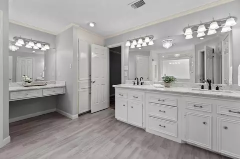 Bath - 9527 Enstone Cir, Spring, TX 77379 photo 4 of 6