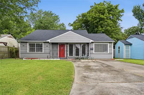 8826 Delilah St, Houston, TX 77033