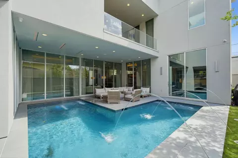 4211 Markham St, Houston, TX 77027