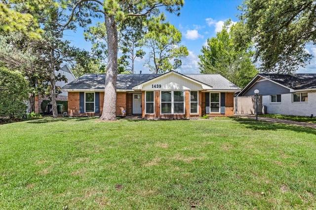 1439 Shadow Bend Dr, Houston, TX 77043