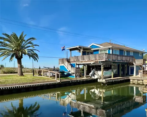 16719 Tahiti Way, Jamaica Beach, TX 77554