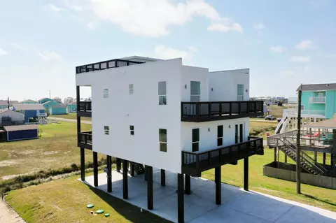 4026 5th St, Galveston, TX 77554