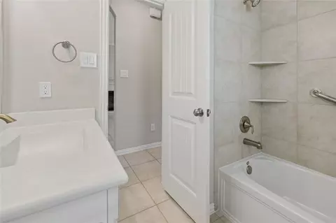 Bath - 2357 Old Stone Dr, Conroe, TX 77304 photo 5 of 5