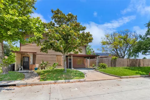 2616 45th St, Galveston, TX 77550
