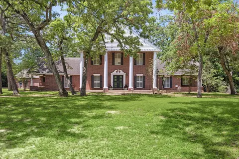 491 Oak Forest Rd, Bellville, TX 77418
