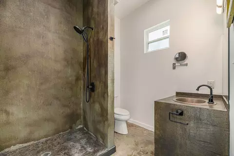 Bath - 475 Pinnacle, Trinity, TX 75862 photo 2 of 2