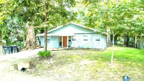 421 E Park St, Alvin, TX 77511