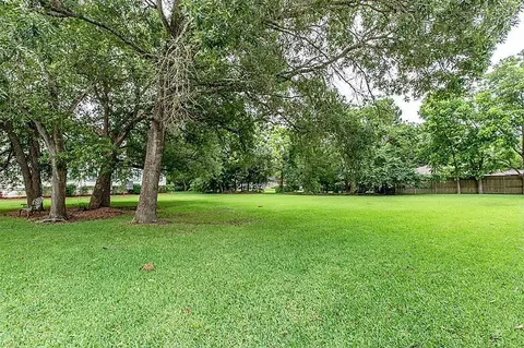 1215 Larkspur Ln, Seabrook, TX 77586
