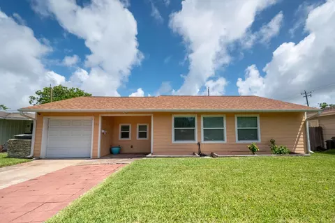 104 Bonita Ave, Galveston, TX 77550