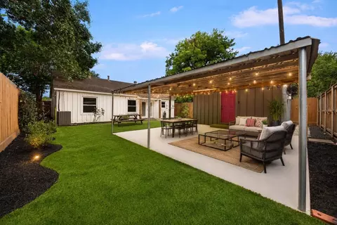 1626 Walton St, Houston, TX 77009
