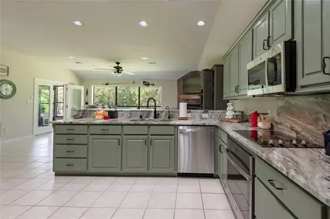 Kitchen - 184 Birch St, Trinity, TX 75862 photo 4 of 5