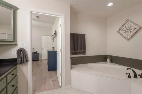 Bath - 184 Birch St, Trinity, TX 75862 photo 2 of 3