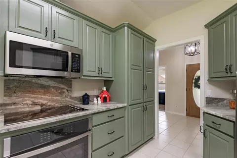Kitchen - 184 Birch St, Trinity, TX 75862 photo 5 of 5